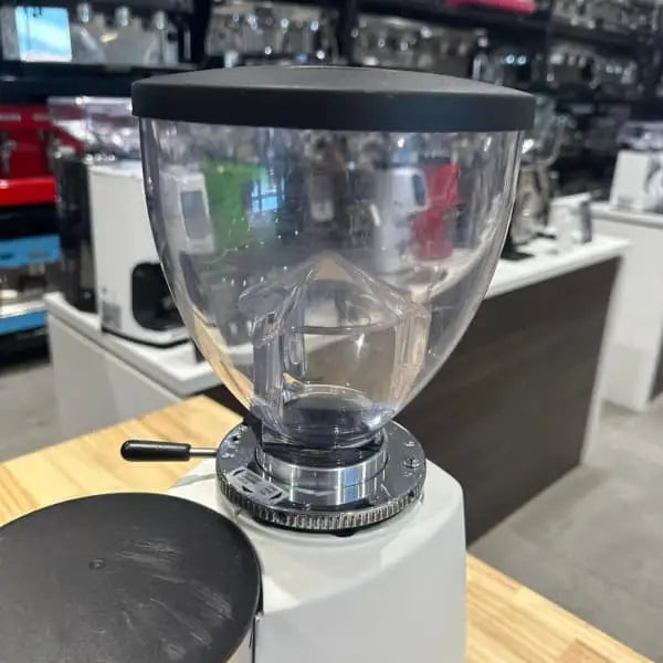 Clean Mazzer Mini Manual Pre Owned In White