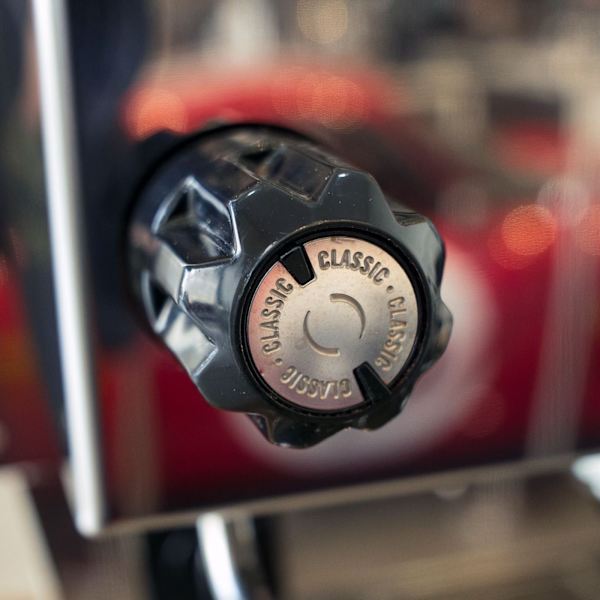 Pre-Loved 2024 La Marzocco Linea S AV – 3 Group Gloss White