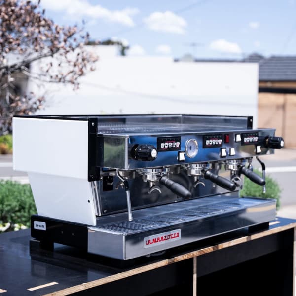 Immaculate Pre Owned La Marzocco Linea AV COMMERCIAL COFFEE MACHINE