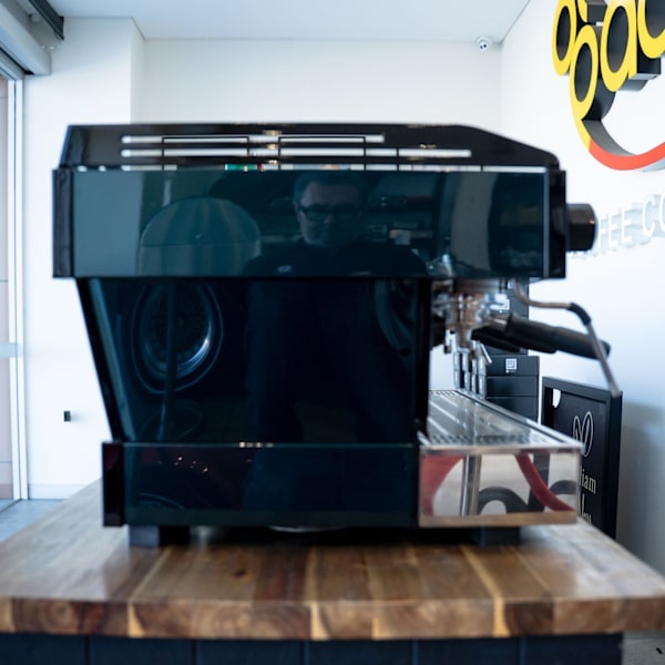 Stunning Late-Model La Marzocco Linea PB – 3 Group (Pearl Green)