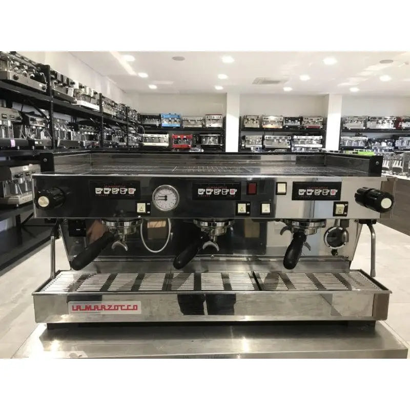 2016 As New La Marzocco Linea AV Commercial Coffee Machine -