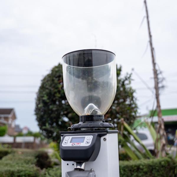 Used White DIP DK65 Coffee Grinder – Excellent Condition
