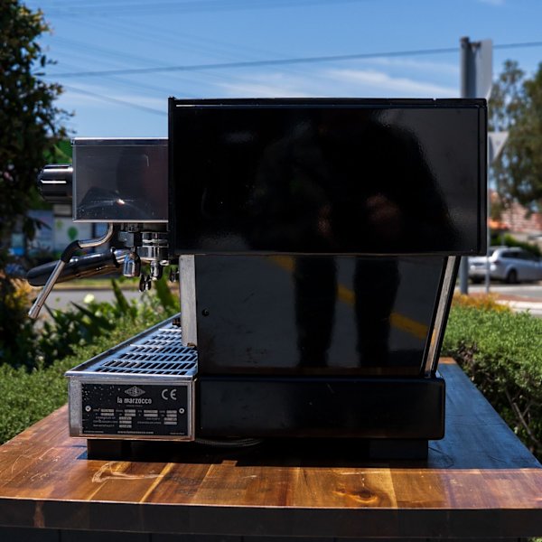 Pre-Loved Late Model La Marzocco Linea AV 3 Group – Tall Cup | Gloss Black