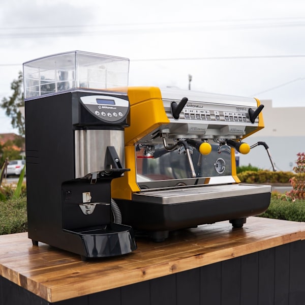 Appia II 10 Amp Yellow Café Machine + Mythos Electronic Grinder