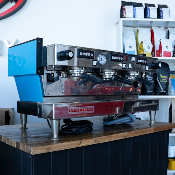 Custom Ocean Blue La Marzocco Linea AV 3 Group Low Use Immaculate