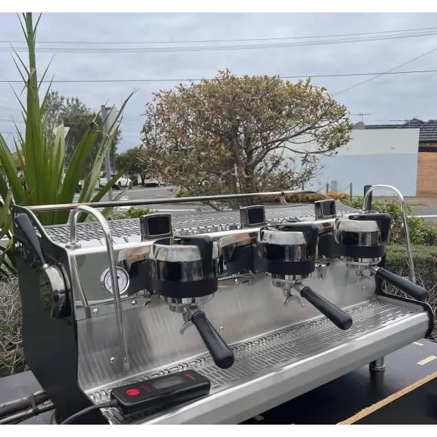 CUSTOM Ex Demo Synesso MVP HYDRA 3 Group Commercial Coffee