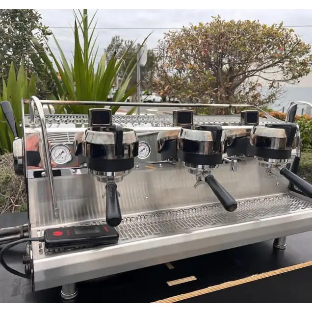 CUSTOM Ex Demo Synesso MVP HYDRA 3 Group Commercial Coffee