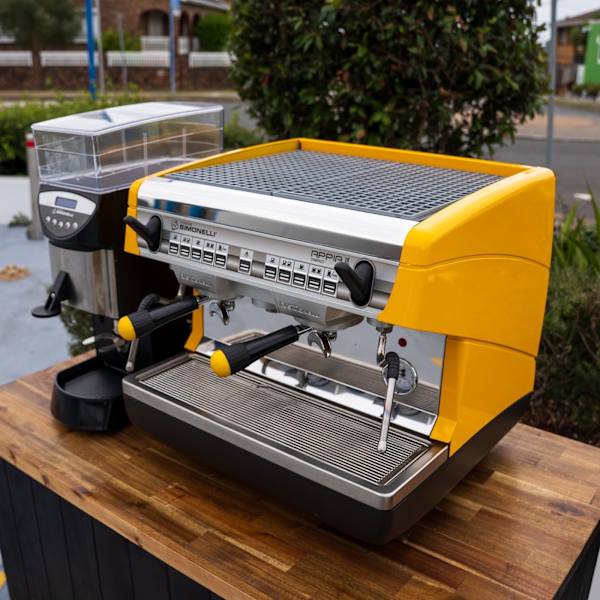 Appia II 10 Amp Yellow Café Machine + Mythos Electronic Grinder