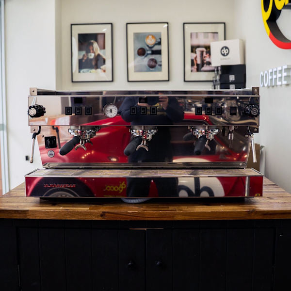 Pre-Loved 2024 La Marzocco Linea S AV – 3 Group Gloss White