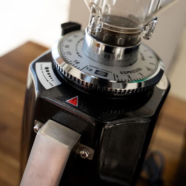 Rocket Mozzafiato Cronometro R Coffee Machine In Black Package