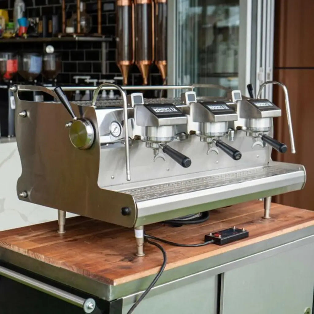 Immaculate 3 Group Synesso Sabre Volumetric Commercial