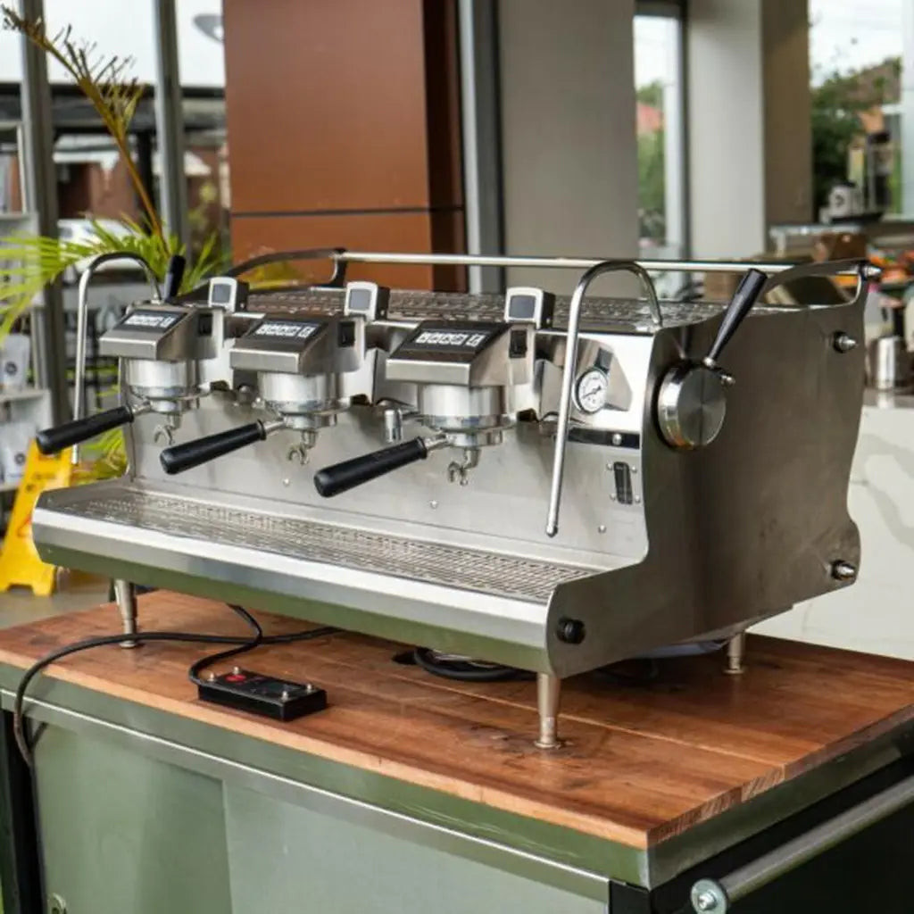 Immaculate 3 Group Synesso Sabre Volumetric Commercial